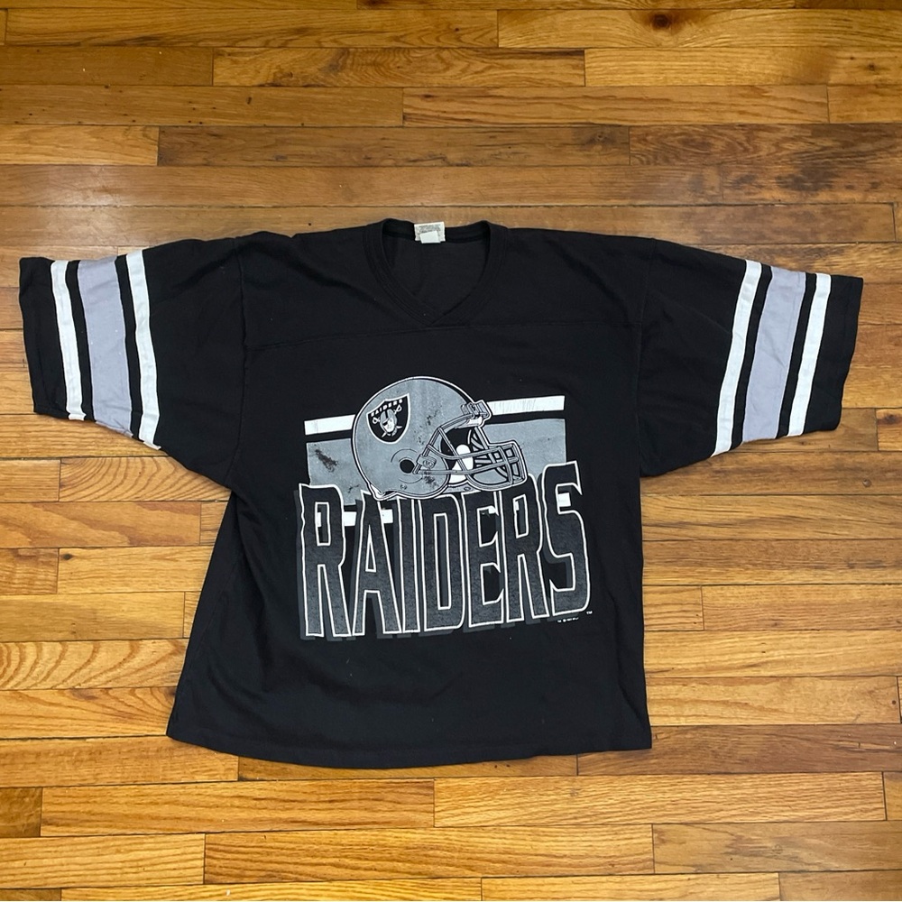 Vintage 1993 NFL Los Angeles Raiders V Neck Single Stitch Graphic T Shirt Used